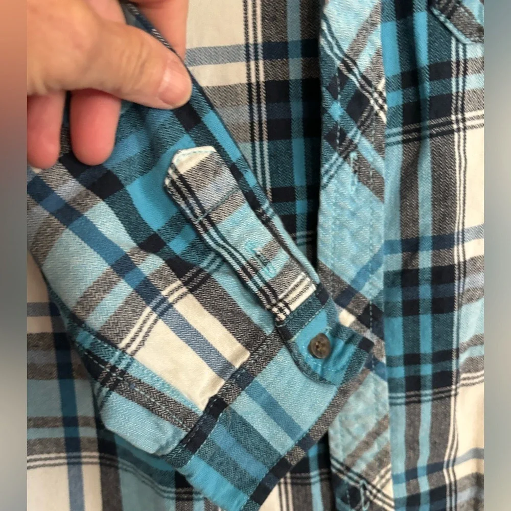 Joe fresh. Size small. Long sleeve button up flannel like material shirt.‎  0906